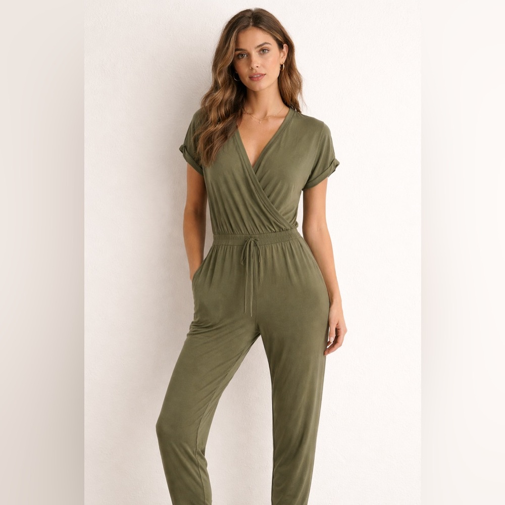 Women’s Green V Neck Jumpsuit Size Small